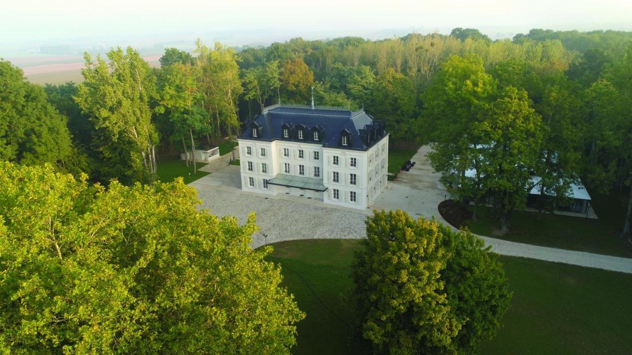 Chateau Des Hauts De Provins Hotel Champcenest Exterior photo