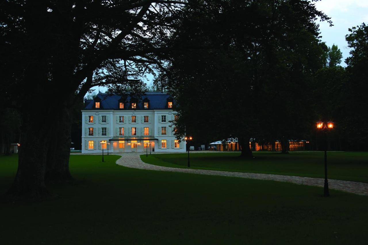 Chateau Des Hauts De Provins Hotel Champcenest Exterior photo